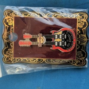 Hard Rock Cafe Size Matters pin